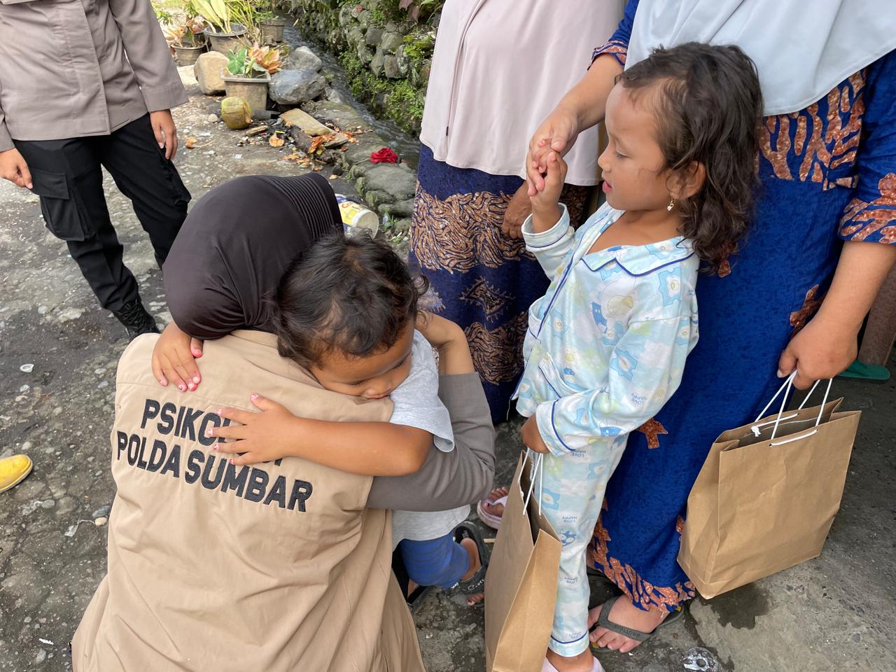 Polisi berikan Trauma Healing kepada Warga Korban Bencana Alam