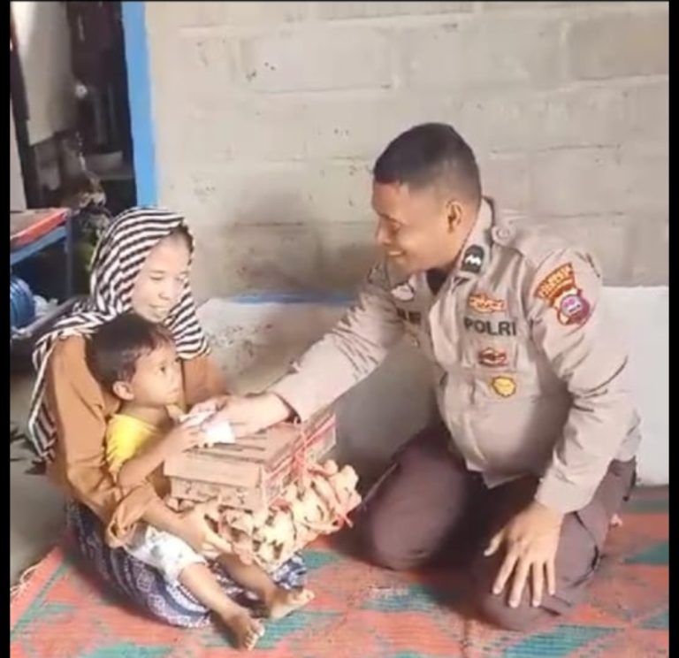 Sambil Berbagi Aipda Dian Pitok Kembali kunjungi Anak Asuh Stunting