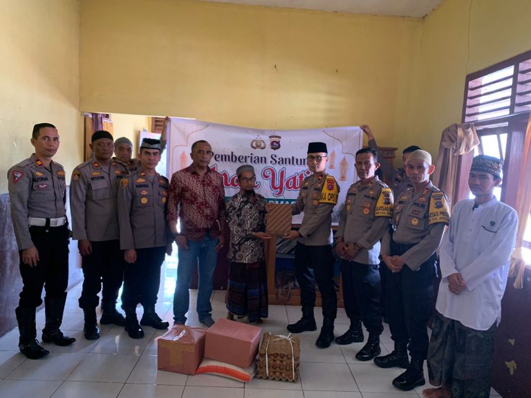 Polres Dharmasraya Sambangi dan Beri Santunan kepada Anak Yatim/Piatu di Panti Asuhan Fastabiqul Khairat
