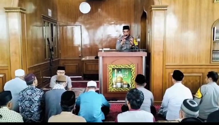 Kasat Binmas Polresta Padang Gelar Jumat Berkah