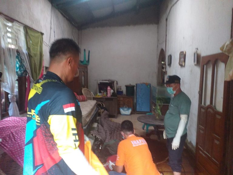 Penemuan Mayat Seorang Wanita Dewasa di Nagari Koto Gadang, Polsek Sungai Rumbai dan Tim Inafis Bergerak Cepat lakukan Identifikasi
