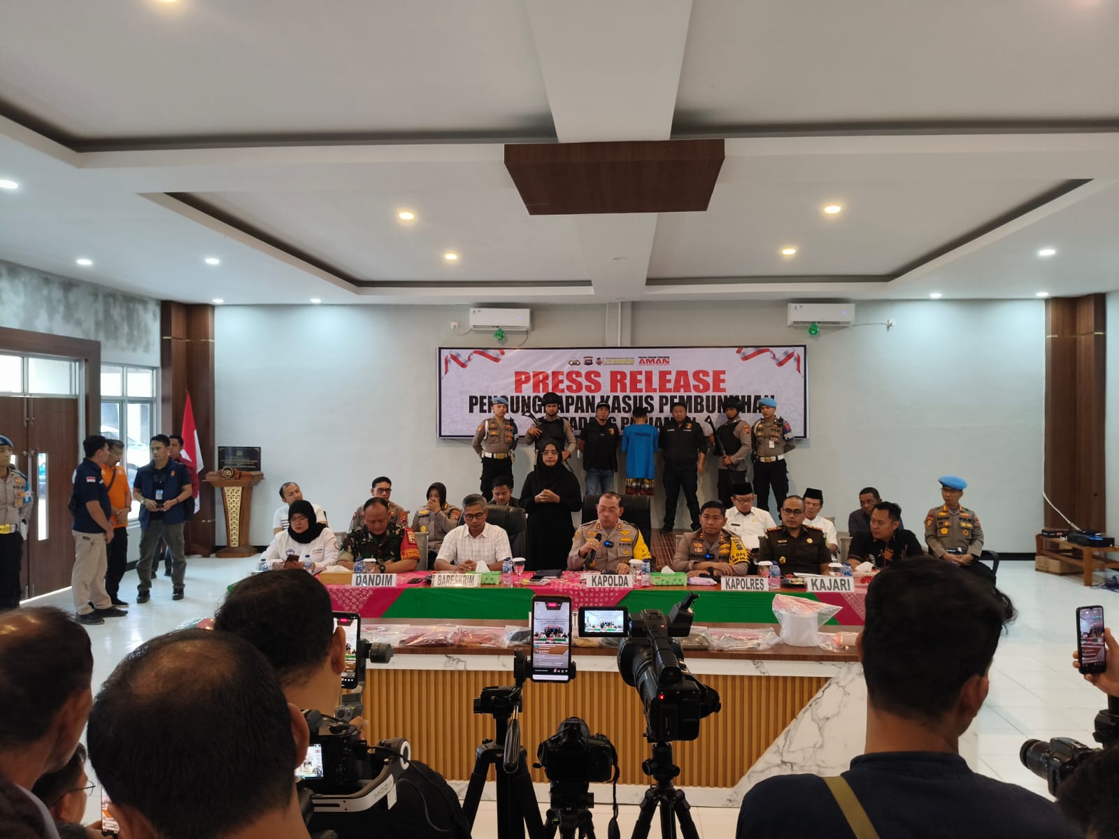 Pimpin Press Release Pengungkapan Kasus Pembunuhan Gadis Penjual Gorengan di Padang Pariaman, ini Kata Kapolda Sumbar