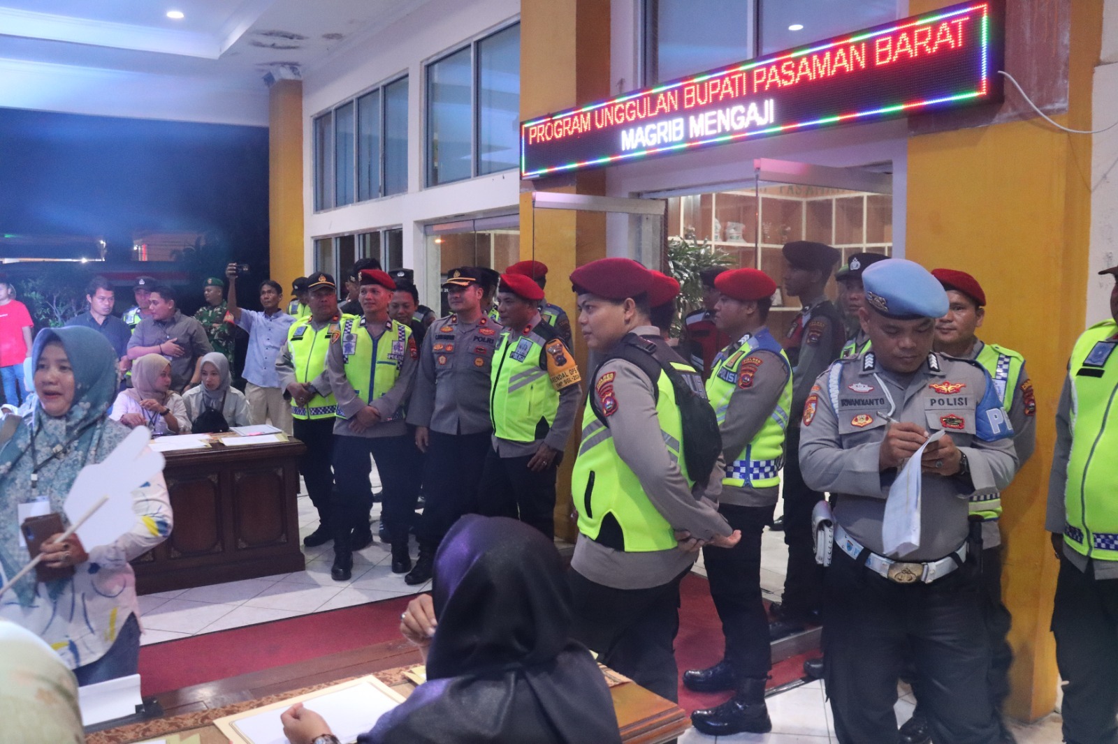 Debat Publik Pertama Paslon Pilkada Tahun 2024, Polres Pasaman Barat Kerahkan Ratusan Personel Untuk Melaksanakan Pengamanan