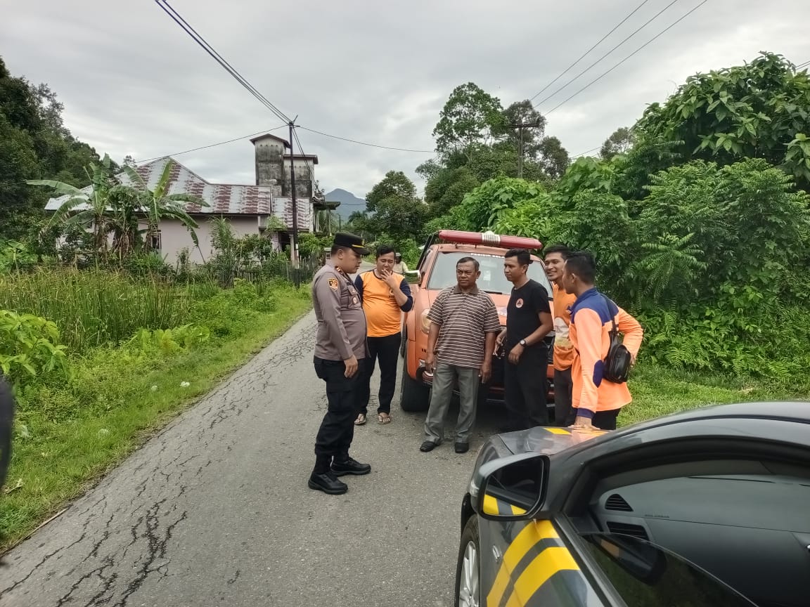 Bencana Banjir di Wilayah Kab.Pessel,  Polsek Batang Kapas Lakukan Evakuasi warga Terdampak