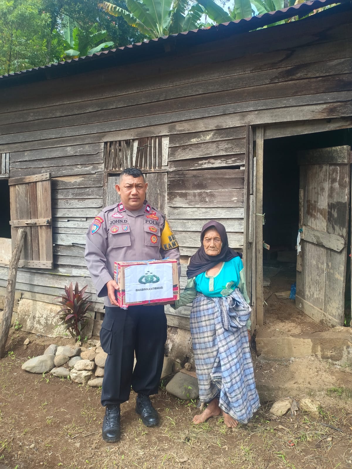 Bhabinkamtibmas Polsek Sungai Pagu Gelar Program Jumat Berkah, Berbagi Kebahagiaan dengan Warga