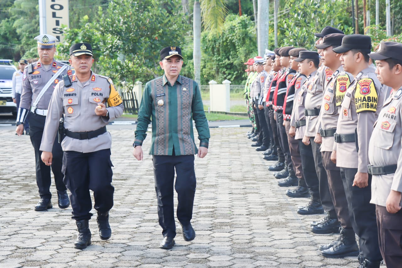 Pj. Walikota Sawahlunto Didampingi Kapolres Sawahlunto Pimpin Apel Gelar Ops Lilin 2024