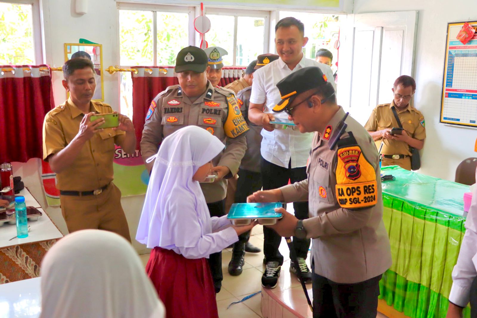 Kapolres Pessel AKBP Derry Indra, S.I.K Hadiri Peluncuran Program Makan Bergizi Gratis pertama di Kab. Pesisir Selatan 