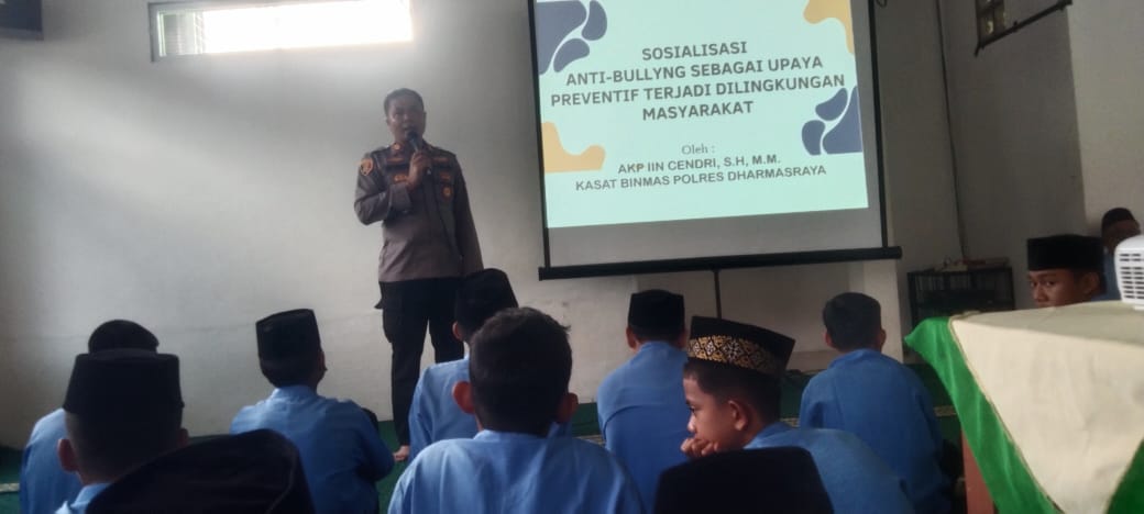 Kasat Binmas Polres Dharmasraya Berikan Penyuluhan Tawuran, Bullying, dan Balap Liar di SMP Negeri 2 Pulau Punjung