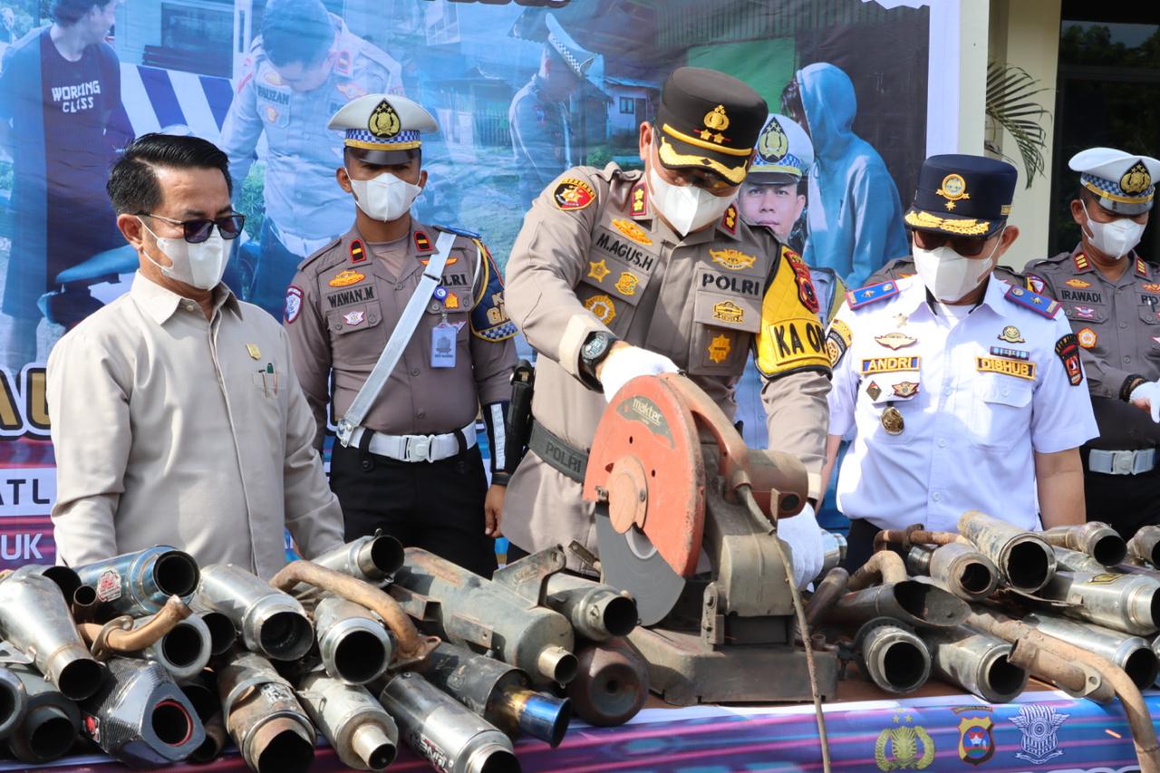 Ratusan Knalpot Brong Dimusnahkan Polres Agam: Perang Melawan Kebisingan dan Balap Liar