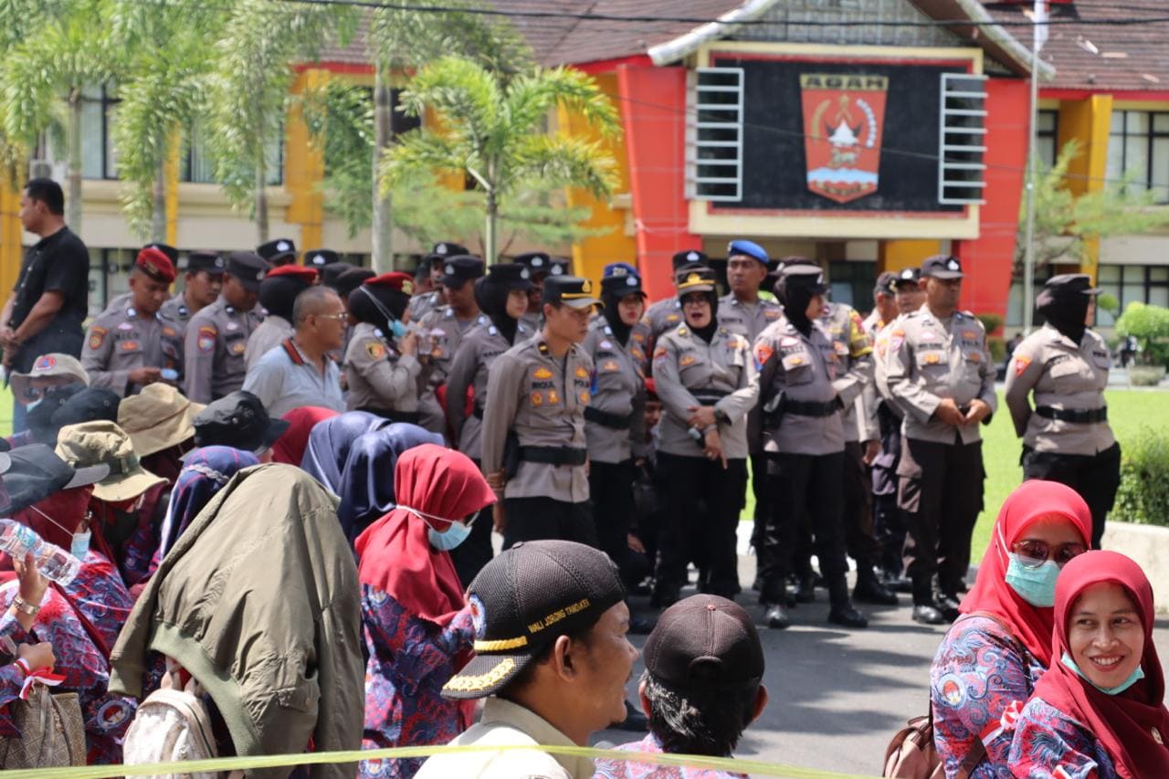 Polres Agam Kawal Demo PPDI Agam dengan Humanis