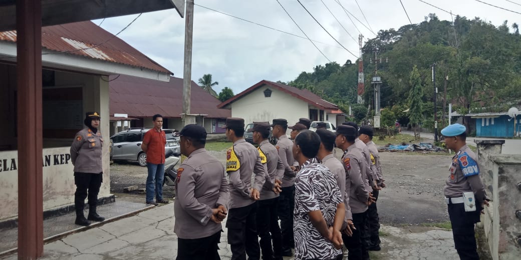 AKP Herlina Pimpin Apel Pagi Perdana di Polsek Sipora, Ini Arahannya!!