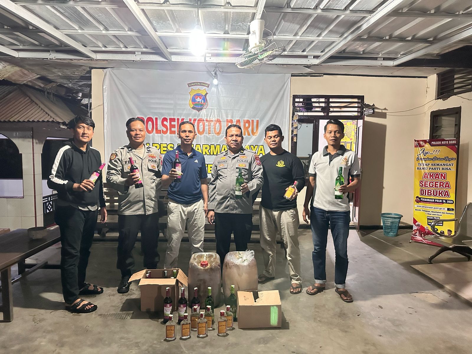 Operasi Pekat Singgalang 2025, Sejumlah Minuman Keras dan Tuak Ilegal Disita Polsek Koto Baru