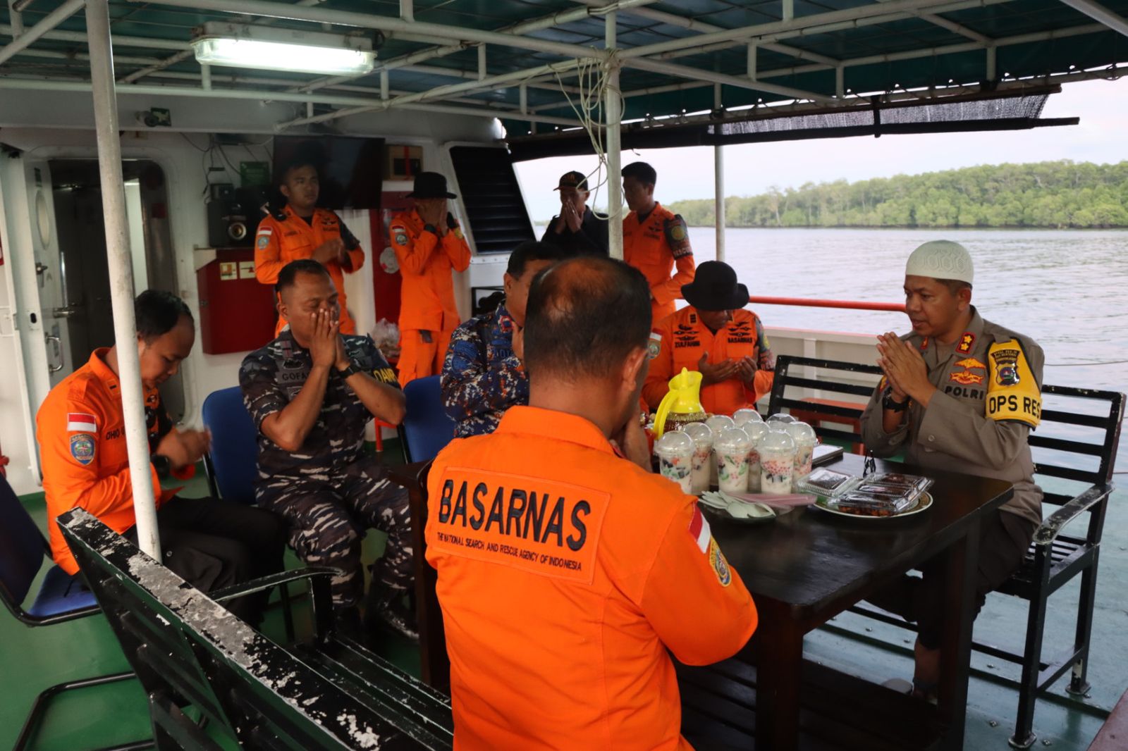 Perkuat Sinergi, Kapolres Kep. Mentawai Gelar Buka Bersama Kakansar dan Danposal di Dermaga Tuapejat