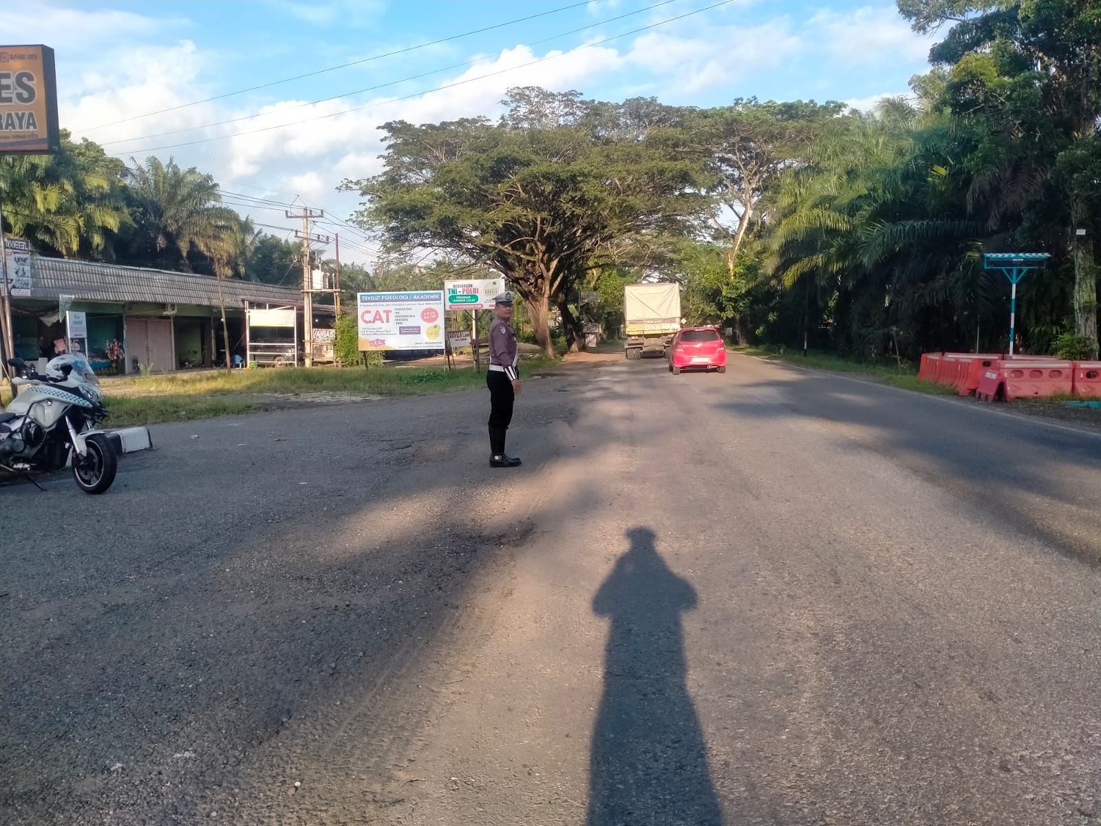 Satlantas Polres Dharmasraya Tetap Laksanakan Tugas Rutin Pagi Usai Pengamanan Lebaran 1446 H