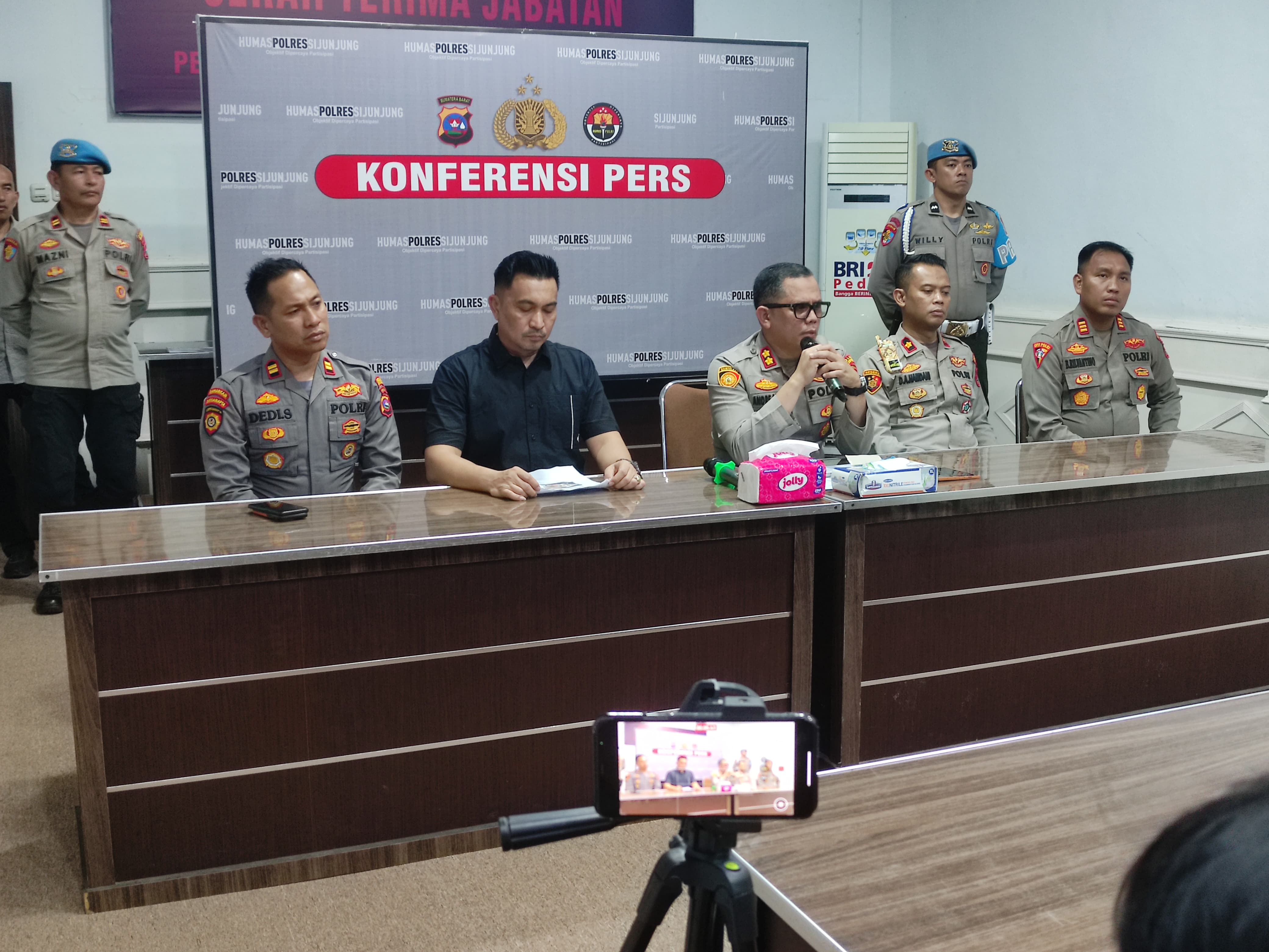 Polres Sijunjung gelar Konferensi Pers Tanggapi Dugaan Pemerasan 4 Wartawan Riau di Tanjung Lolo 