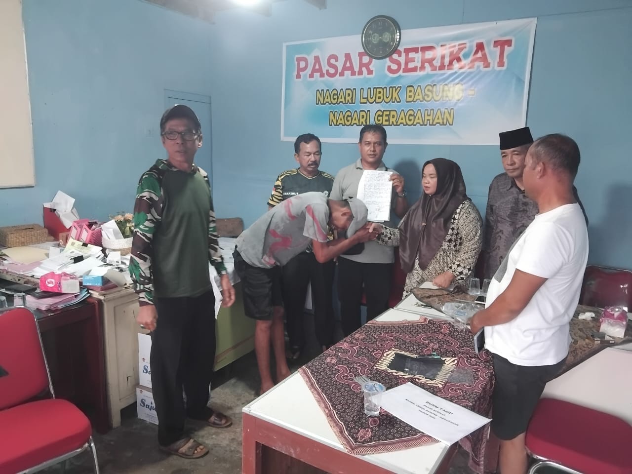 Polsek Lubuk Basung Fasilitasi Mediasi Pertikaian di Pasar Padang Baru, Selesaikan Sengketa secara Kekeluargaan