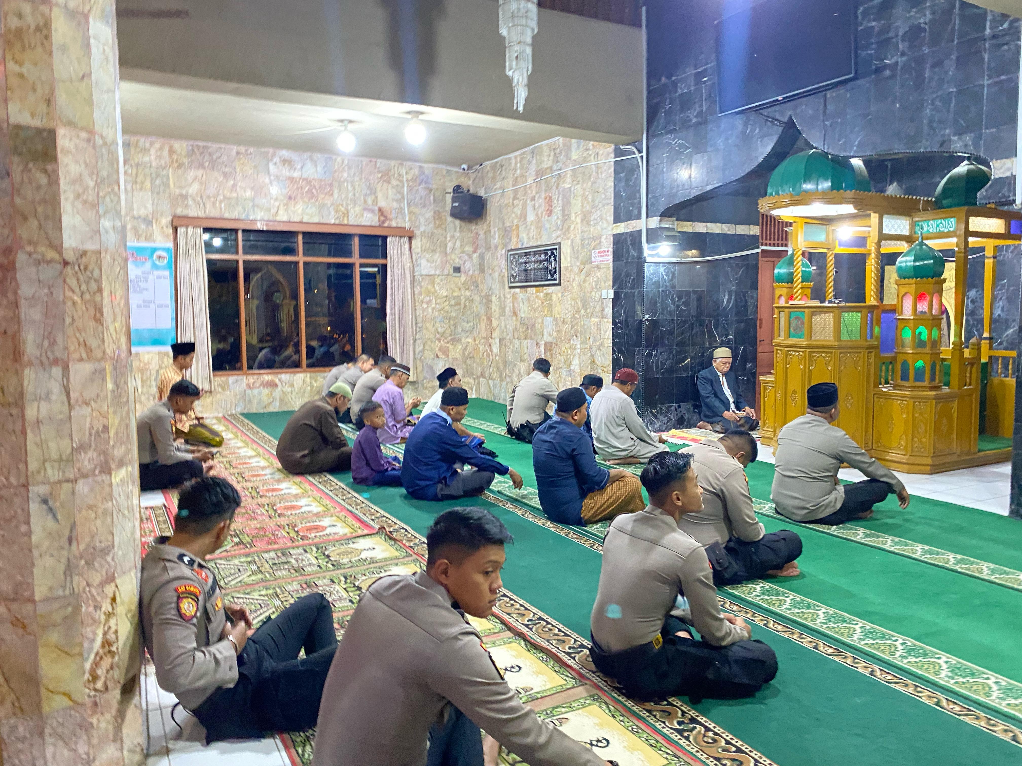 Tingkatkan Kualitas Iman dan Taqwa, Personel Polres Laksanakan Gerakan Subuh Berjamaah