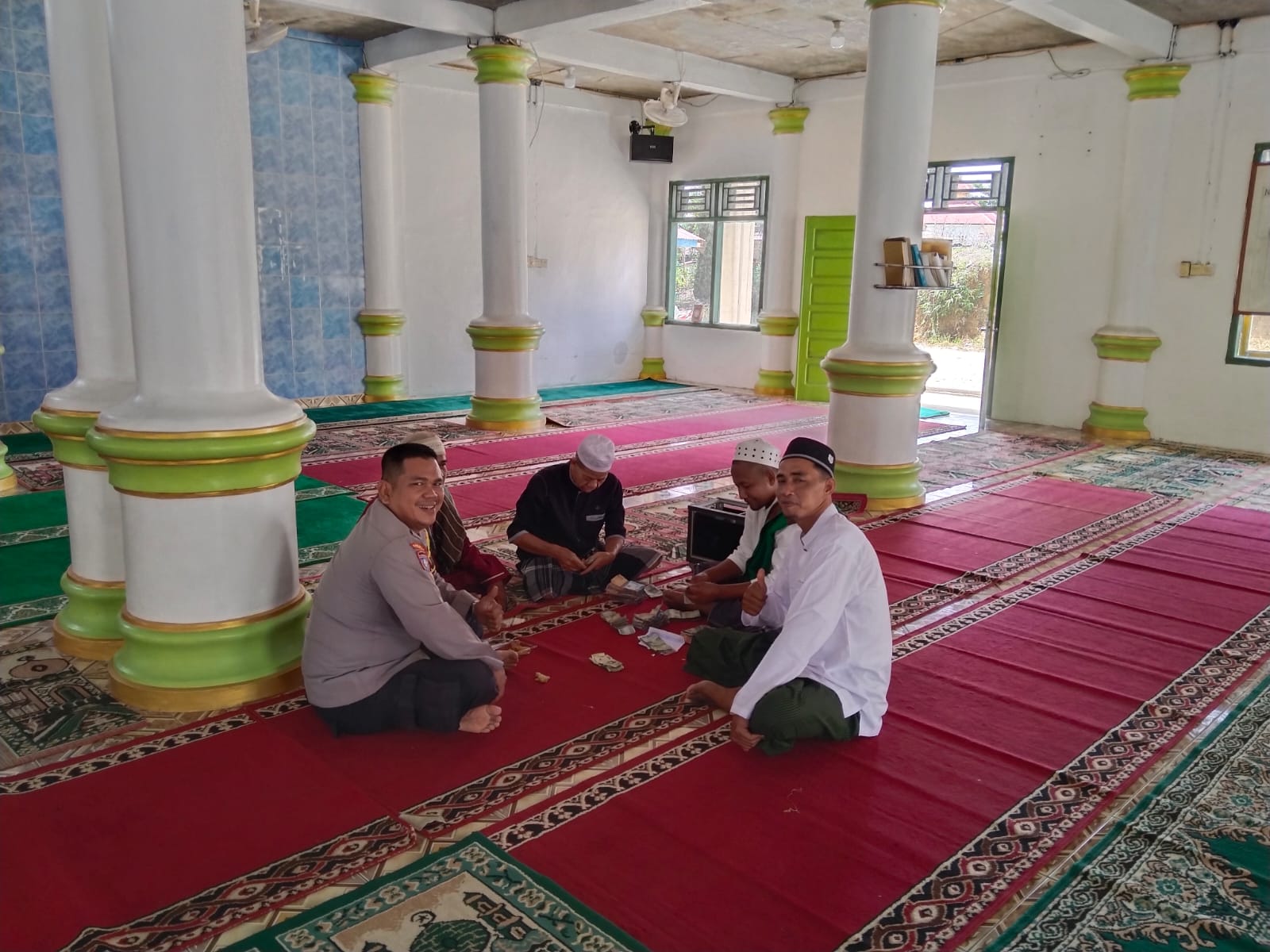Subuh berjamaah Bhabinkamtibmas Ajak Warga Koto Laweh Manfaatkan Lahan Pekarangan