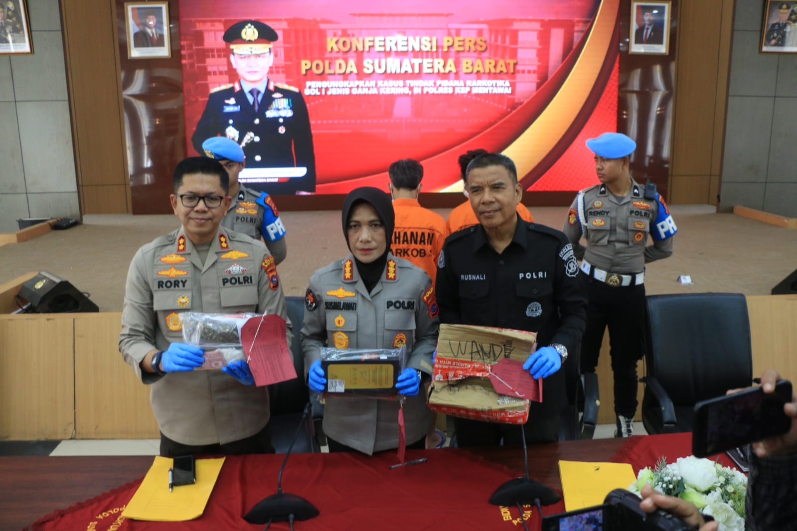 POLDA SUMBAR TANGKAP WNA ASAL BRAZIL TERKAIT PENYALAHGUNAAN NARKOTIKA