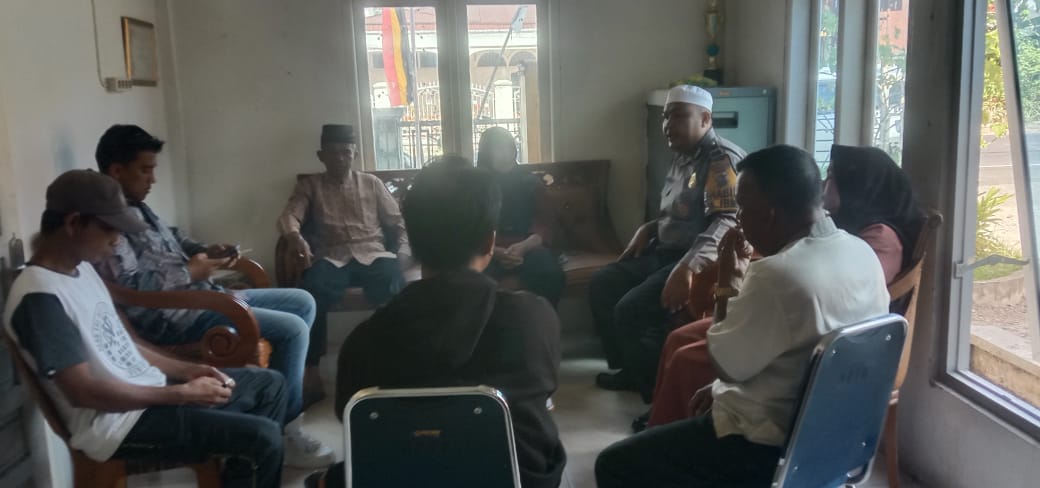 Tegas Cegah Aksi Premanisme,  Bhabinkamtibmas Polres Solok Selatan Bangun Rasa Aman melalui Edukasi dan Silaturahmi 