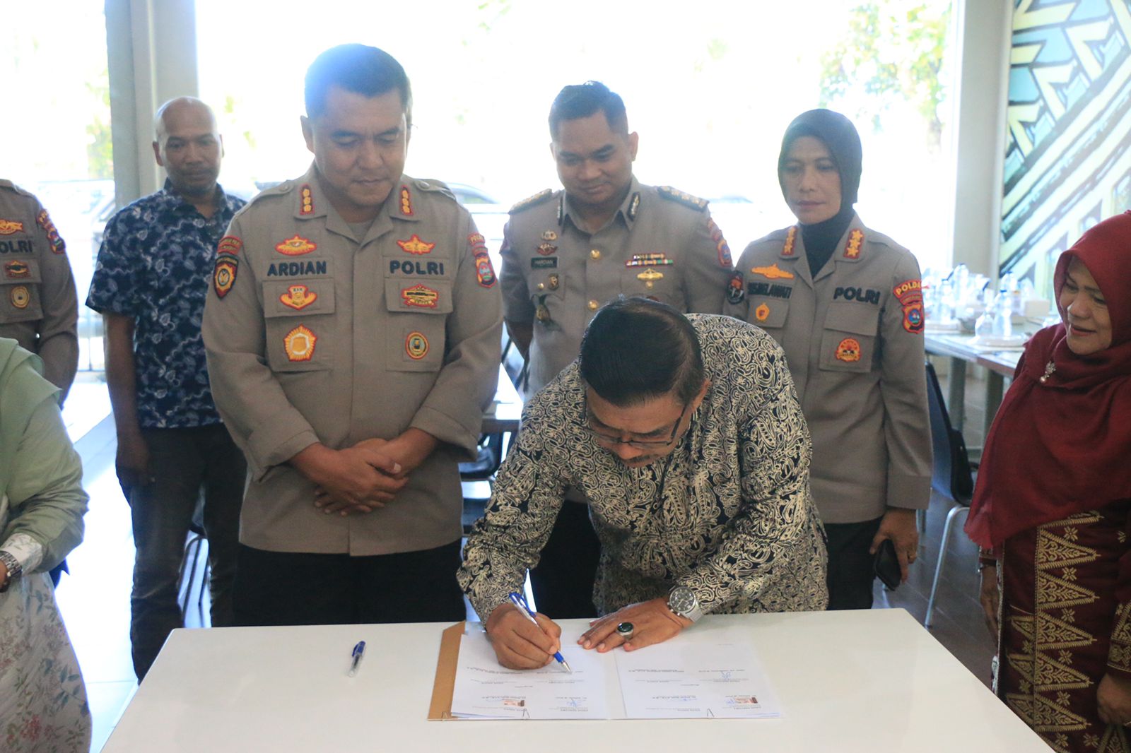 Polda Sumbar dan FIB Unand Perkuat Sinergi Lewat MoU Lomba Karya Tulis untuk HUT Bhayangkara ke-79
