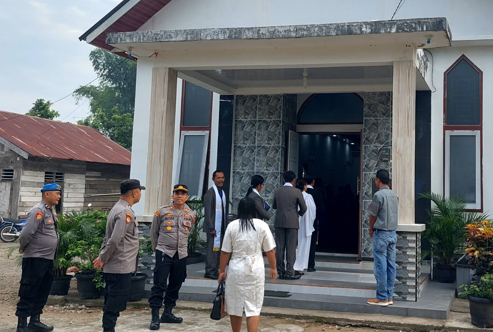 Ciptakan Rasa Aman Dan Khidmat, Polsek Kinali Gelar Pengamanan Ibadah Peringatan Kenaikan Isa Almasih