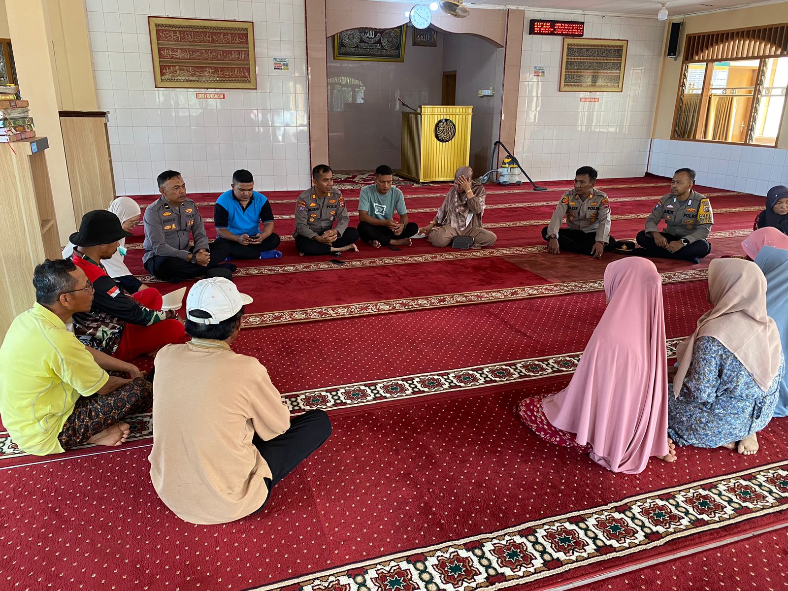 JUMAT CURHAT POLRES TANAH DATAR SARANA KELUH KESAH MASYARAKAT