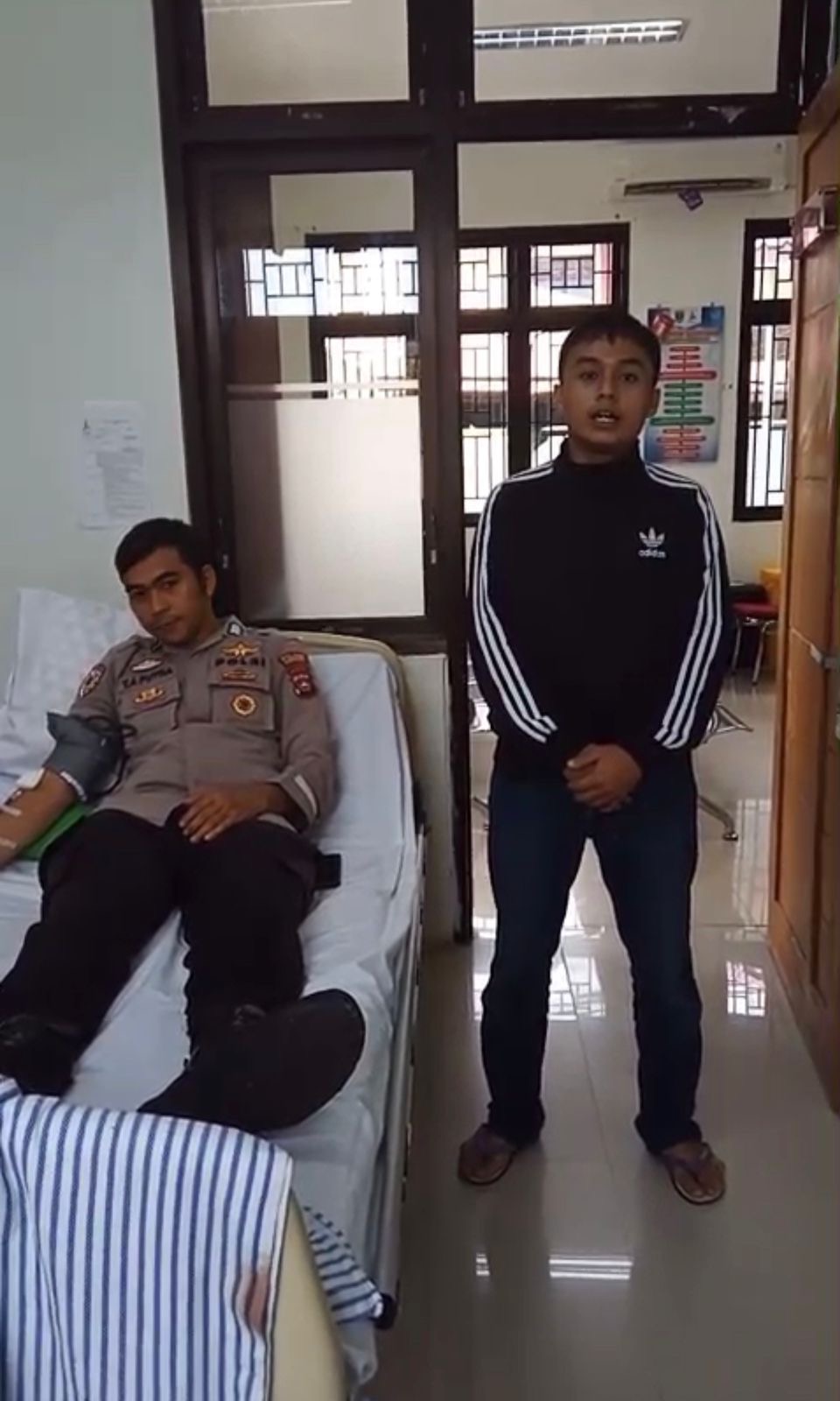 Personel Polres Pariaman Tunjukkan Kepedulian, Bantu Warga yang Membutuhkan Darah Saat Apel Pagi