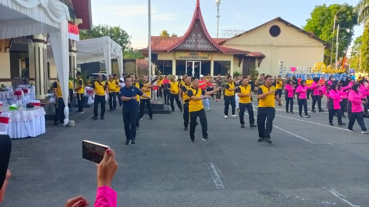 Polresta Bukittinggi Gelar Olahraga Bersama Jelang Hari Bhayangkara ke-79