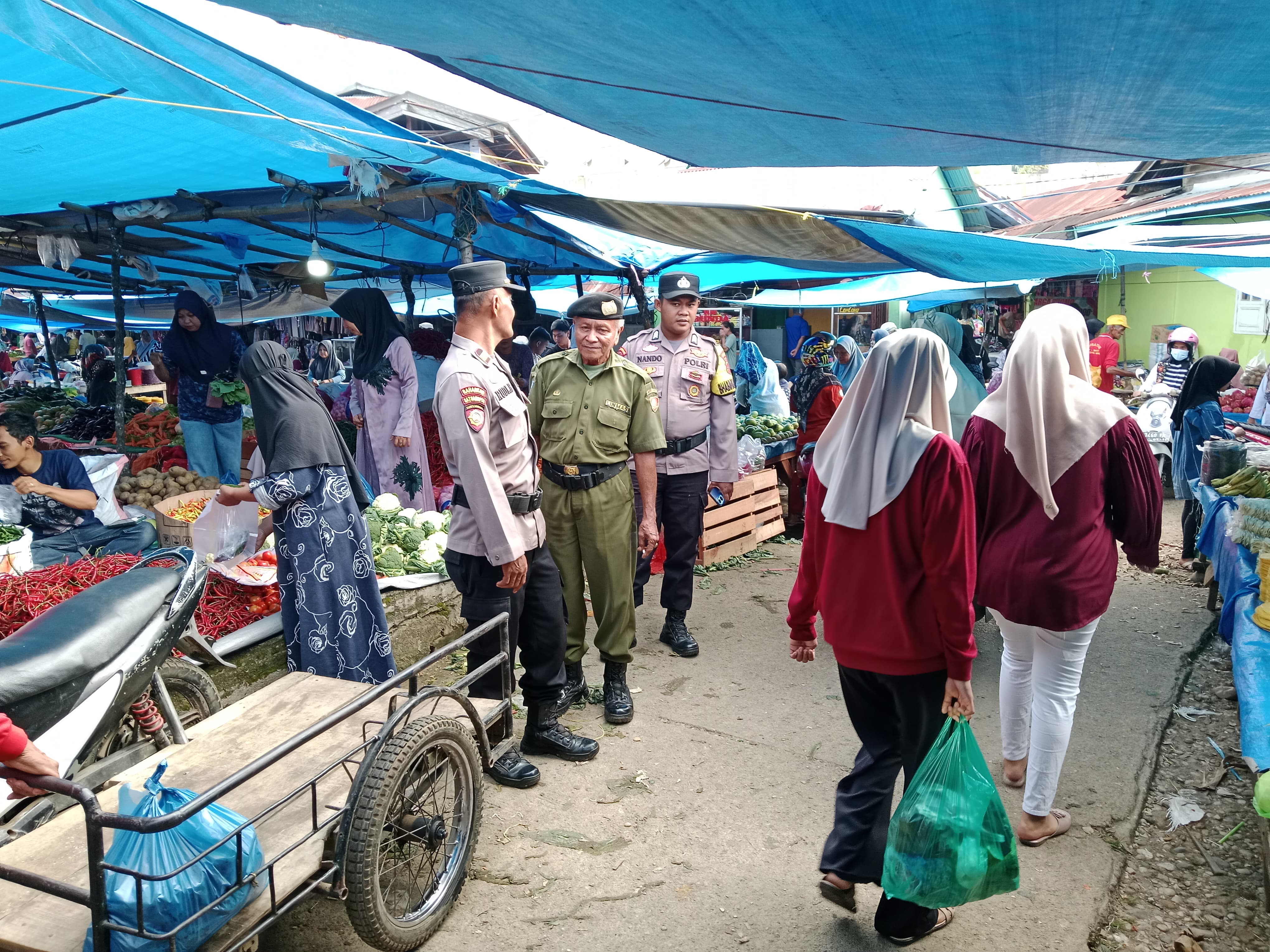 Polsek Koto Baru Imbau Warga Waspada Terhadap Barang Bawaan di Pasar Tradisional