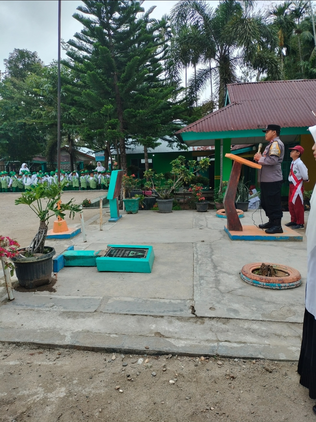 Pesan Inspiratif dari Bhabinkamtibmas Polres Solok Selatan: Belajar Tekun, Jauhi Narkoba, Hormati Guru