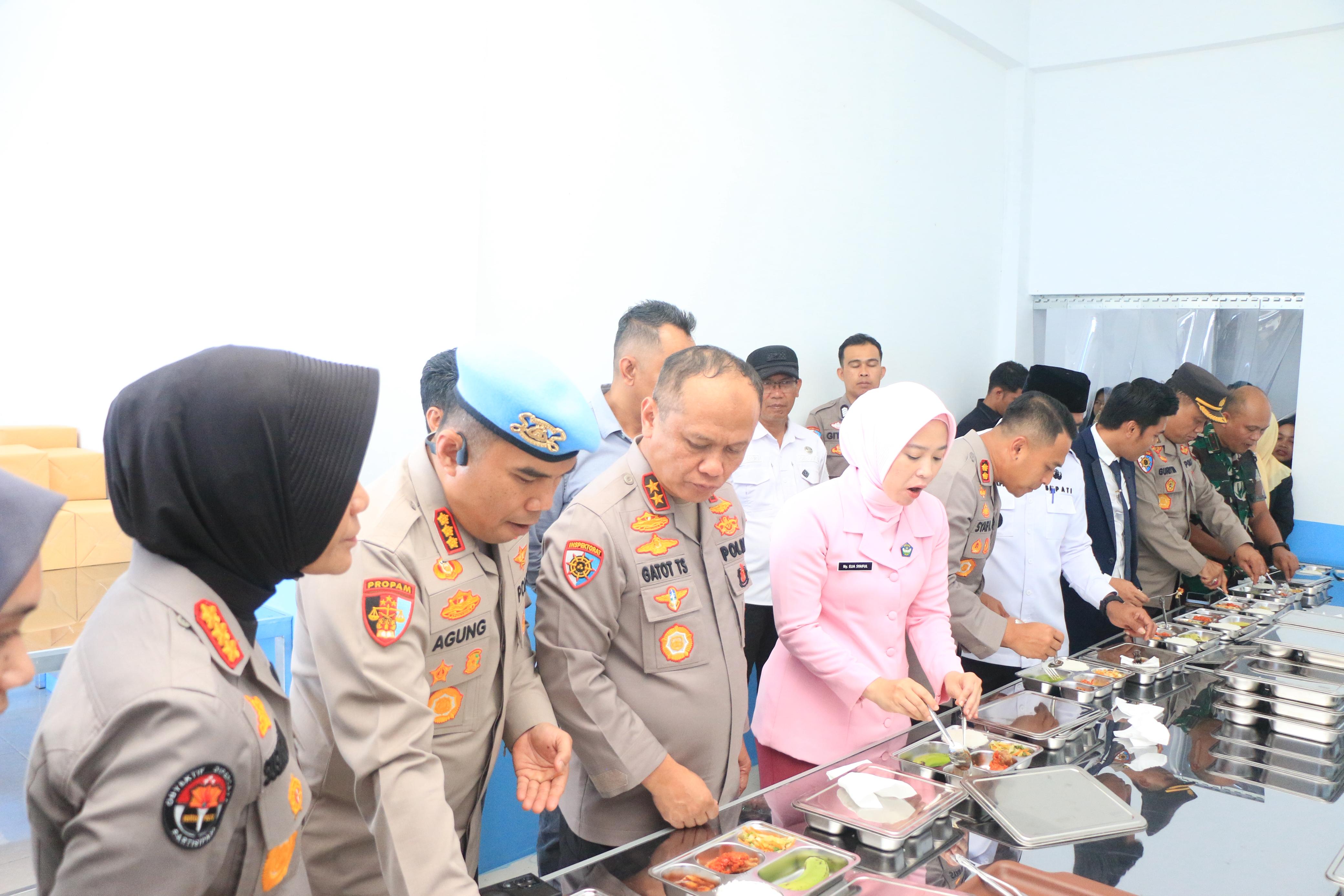 Dukung Program Makan Gizi Gratis, Kapolda Sumbar Resmikan SPPG YKB Cabang Polres 50 Kota.