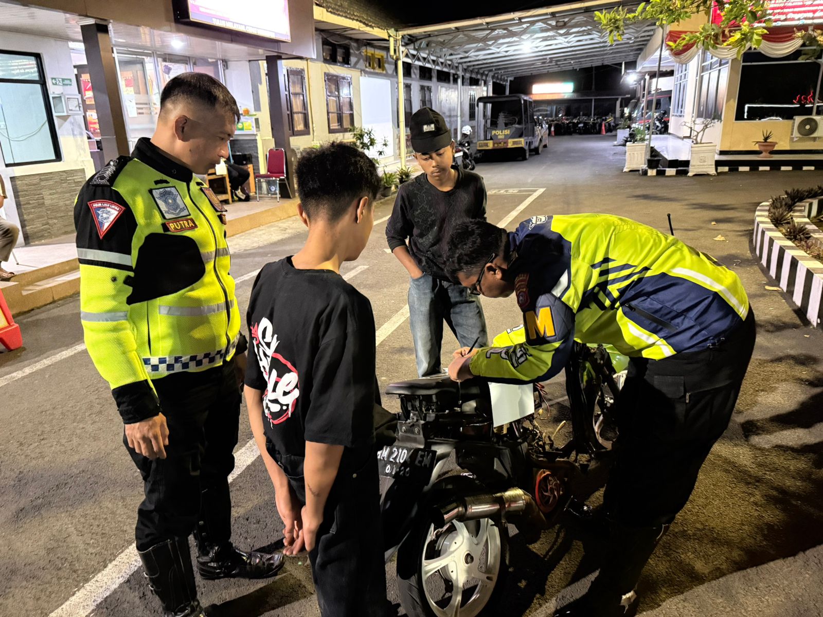 ANTISIPASI GANGGUAN KAMTIBMAS POLRES PAYAKUMBUH LAKSANAKAN PATROLI CIPTA KONDISI