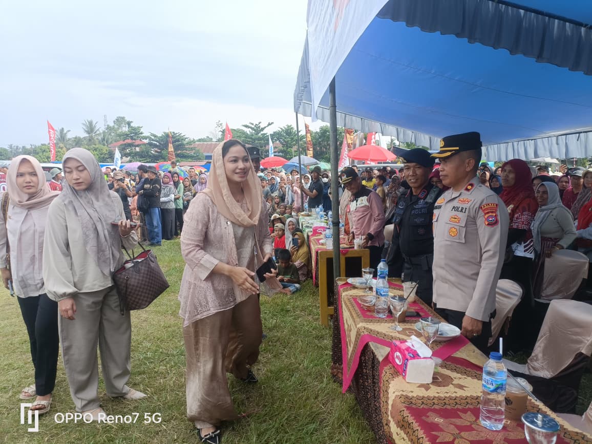 Polres Dharmasraya Sukses Amankan Pawai Alegoris HUT RI ke-80 di Blok B Sitiung I