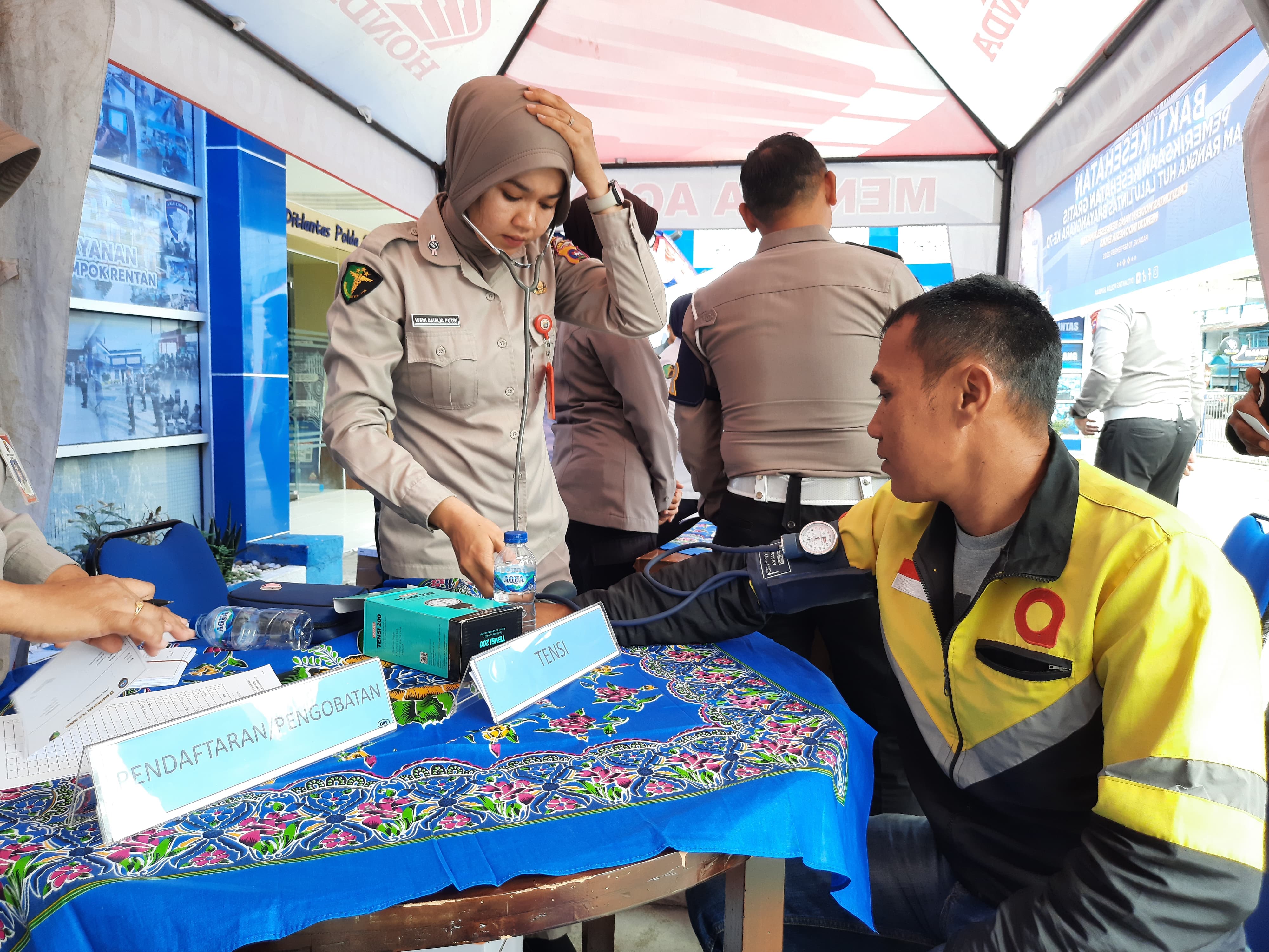 Bakti Kesehatan Ditlantas Polda Sumbar Peringati HUT Lantas ke-70 dengan Sunatan Massal dan Pemeriksaan Kesehatan Gratis