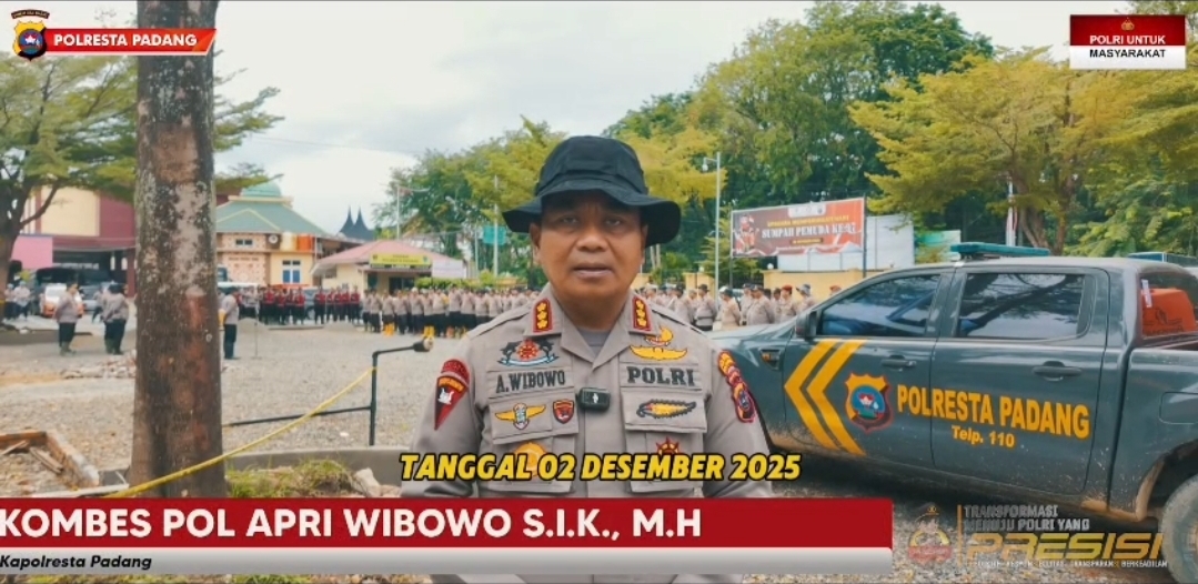 Polresta Padang Siapkan Air Bersih dan Kerahkan Ratusan Personel Polri Bantu Warga Terdampak Banjir dan Longsor